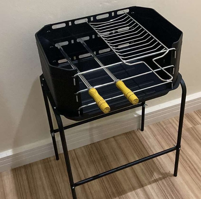Churrasqueira Portátil Móvel Pro Tork Grill Machine Com Grelha + Espetos na Amazon