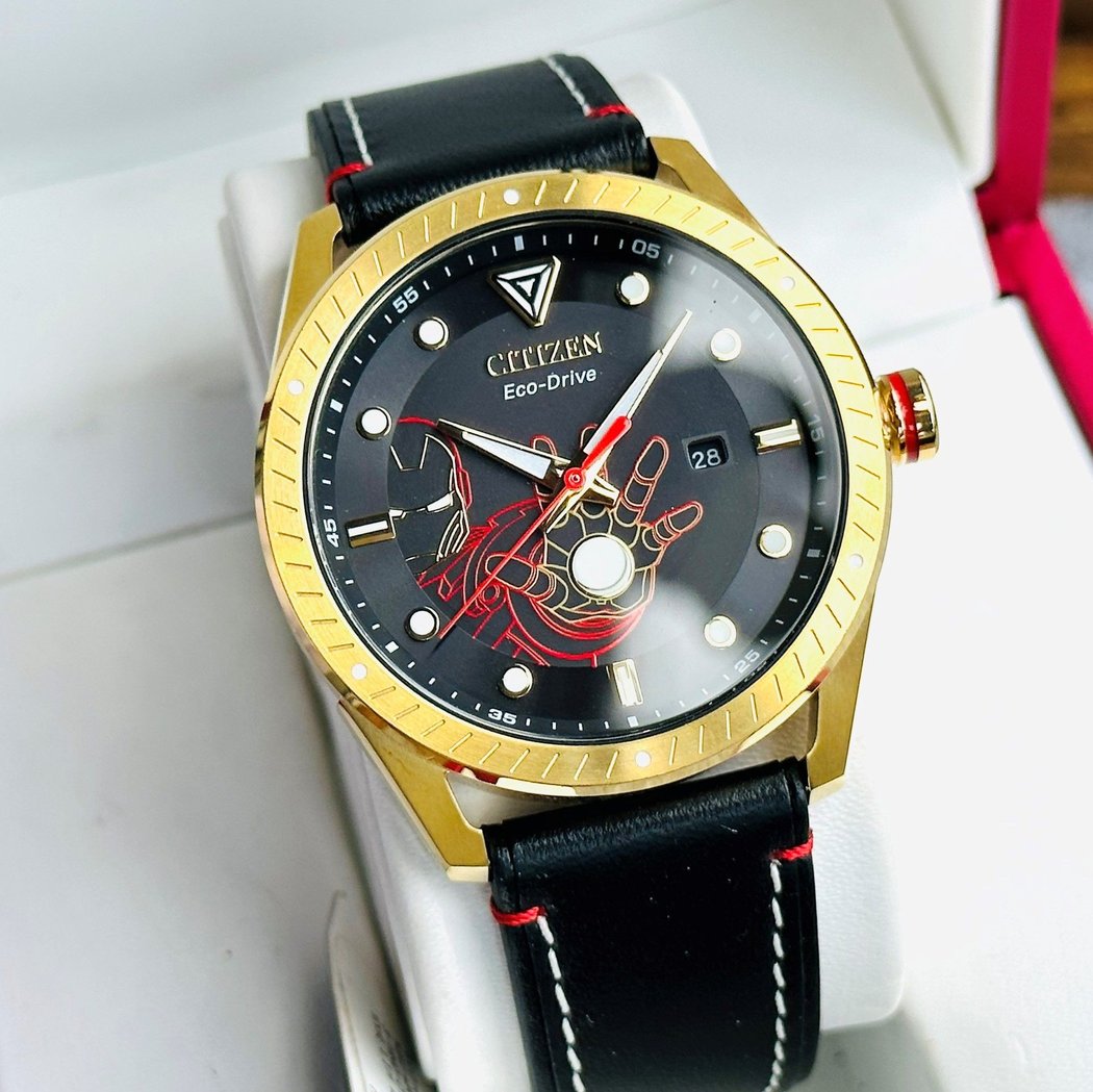 Citizen Relógio masculino Eco-Drive Marvel Tony Stark de aço inoxidável dourado com pulseira de couro preto, reator de arco, luminoso, 43 mm (modelo: BM6992-09W), Dourado, Homem de Ferro na Amazon