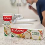 Colgate Creme Dental Natural Extracts Detox 90g na Amazon