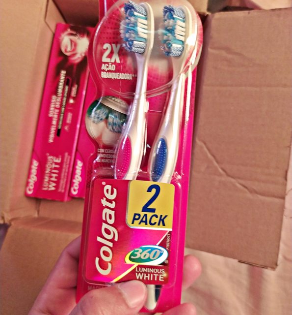 Colgate Escova Dental 360º Luminous White 2Unid Promo Leve 2 Pague 1 Cores Sortidas na Amazon