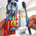 COLGATE Escova Dental Colgate 360º Preto Pacote Com 2 Unidades na Amazon
