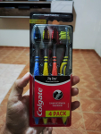 Colgate ZigZag Carvão – Escova Dental, 4 unidades na Amazon