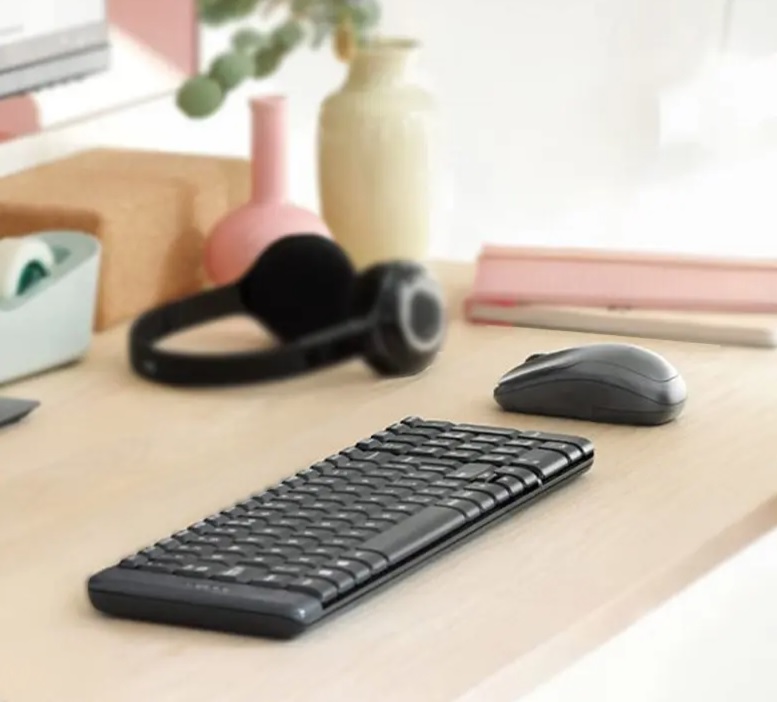Combo Teclado e Mouse sem fio Logitech MK220 com Design Compacto, Conexão USB, Pilhas Inclusas e Layout ABNT2 na Amazon