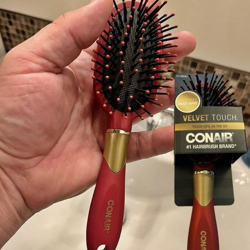 Conair Escova de cabelo Velvet Touch, tamanho médio – As cores podem variar na Amazon