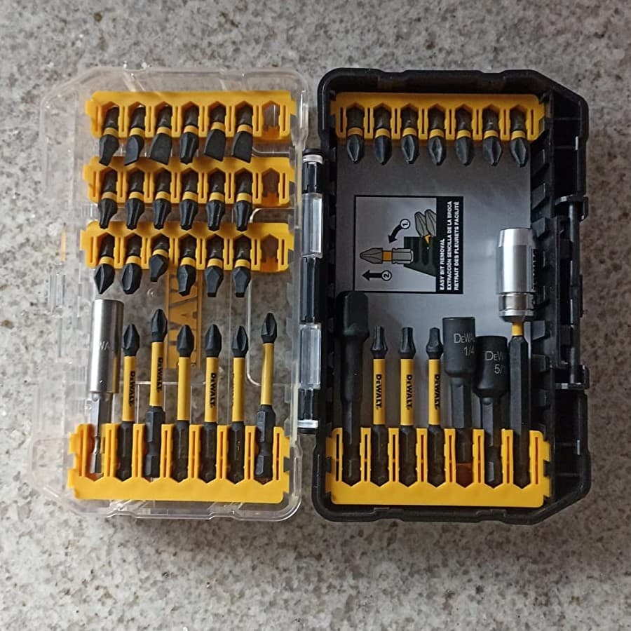 Conjunto de chaves de fenda DEWALT, Impact Ready, FlextorQ, 40 peças (DWA2T40IR) na Amazon