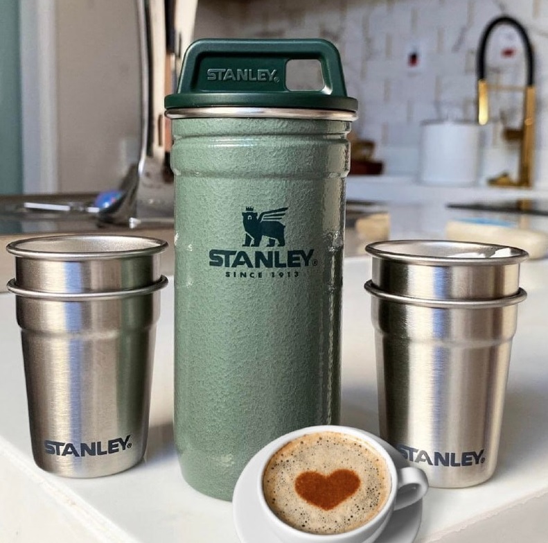 Conjunto de copos de shot de aventura Stanley, 4 copos de aço inoxidável com estojo de transporte de metal resistente, presentes de acampamento na Amazon