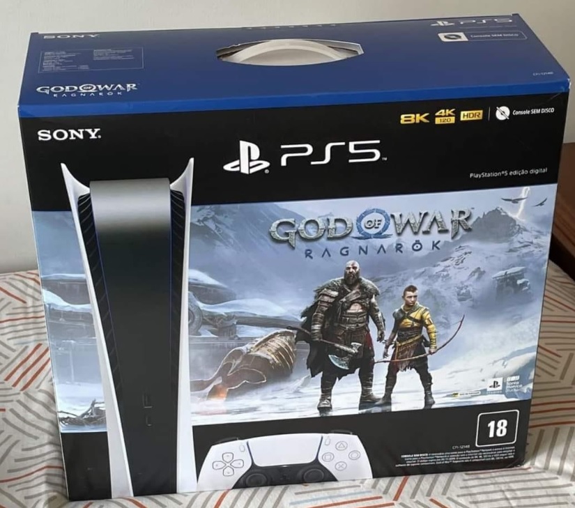Console Playstation 5 Digital Edition 825GB SSD God of War Ragnarok Bundle na Casas Bahia