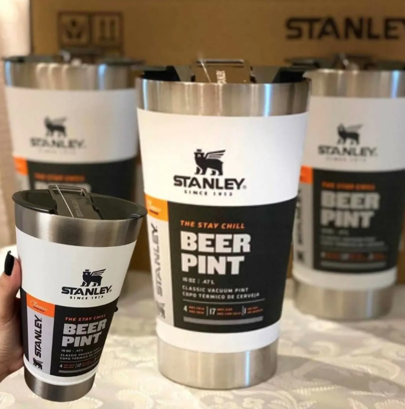 Copo térmico com tampa Stanley, 473 ml na Amazon
