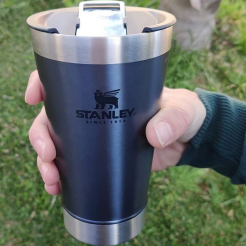 Copo térmico com tampa Stanley|473ml na Amazon