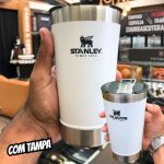 Copo térmico de cerveja com tampa Stanley|473ml na Amazon