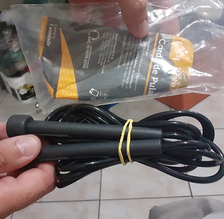 Corda de Pular Muvin Basics Tamanho Ajustável em PVC na Amazon