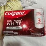Creme Dental Clareador Colgate Luminous White Carvão Ativado 70g 3 unidades na Amazon