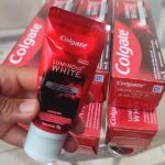 Creme Dental Clareador Colgate Luminous White Carvão Ativado 70g na Amazon