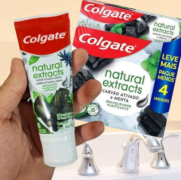 Creme Dental Colgate Natural Extracts Carvão Ativado e menta 4 unid 90g na Amazon