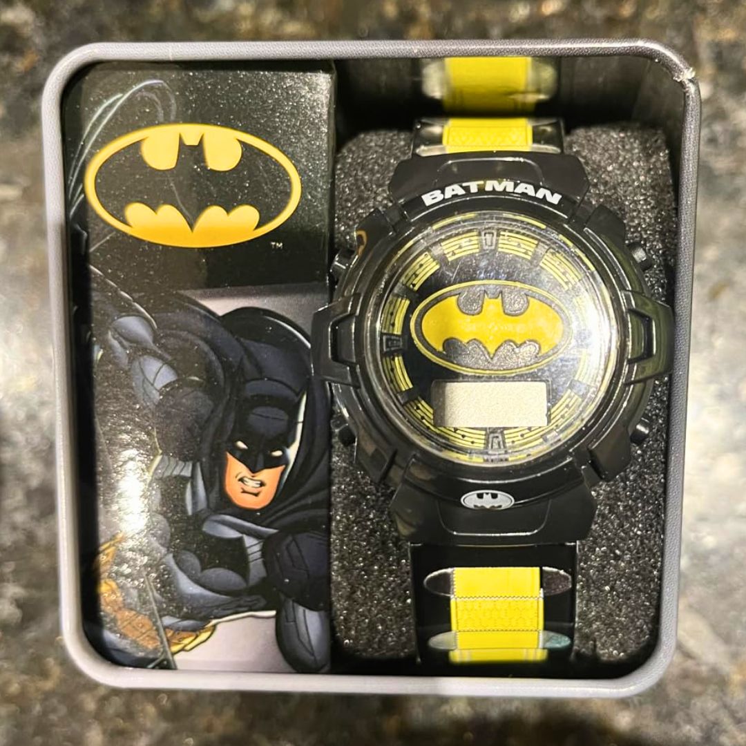 DC Comics Relógio infantil Batman BAT4177 com mostrador digital de quartzo multicolorido, Preto, Digital, movimento de quartzo na Amazon