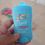 Desodorante Antitranspirante em Barra Secret Proteção de Algodão 45g na Amazon