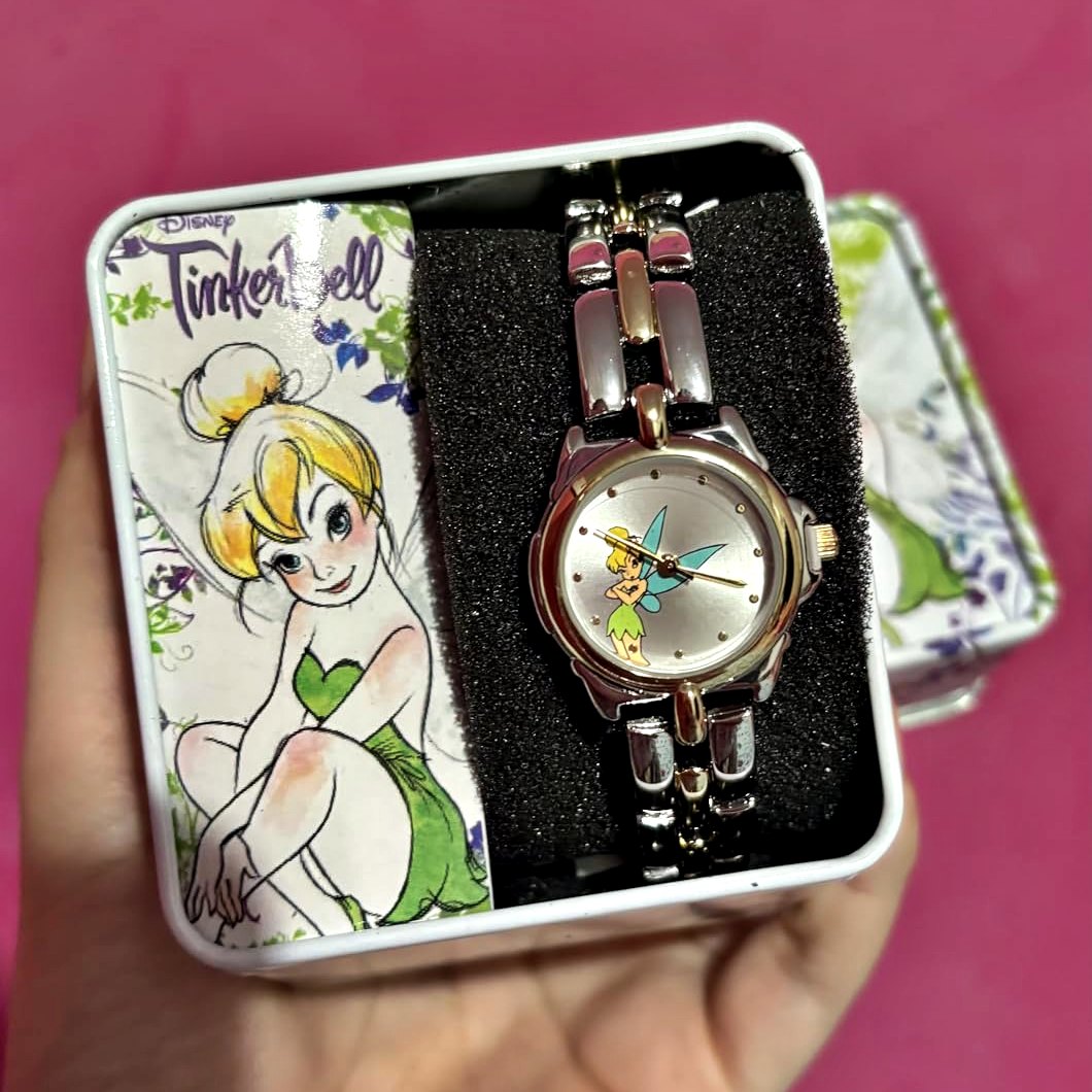 Disney TK2020 Tinkerbell Relógio feminino com pulseira de dois tons e mostrador de sol na Amazon