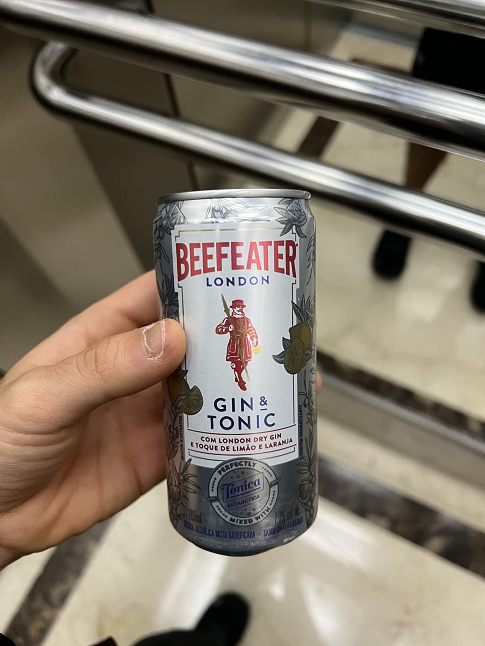 Drink Pronto Beefeater Gin e Tônica Antarctica 269ml Lata na Amazon