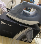 Electrolux, Ferro de passar seco e vapor, base antiaderente vapor vertical extra 1200W cabo 1,35m azul ESI10 127v na Amazon
