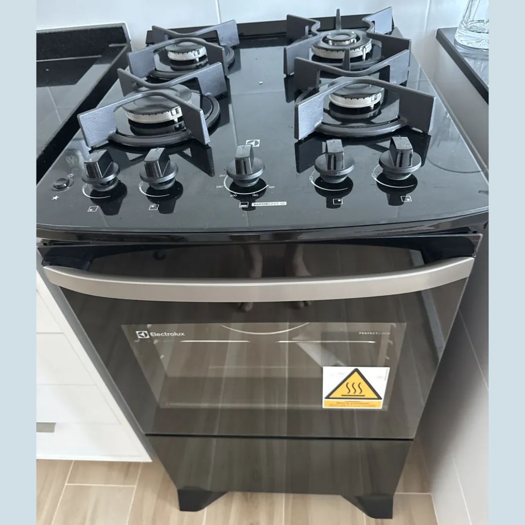 Electrolux Fogão 4 bocas Electrolux Preto Efficient Mesa Vidro, Tripla Chama e PerfectCook (FE4GB) Bivolt na Amazon