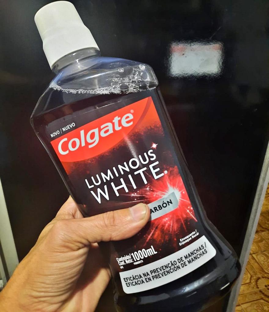 Enxaguante Bucal para Clareamento Colgate Luminous White Carvão 1000ml, Colgate na Amazon