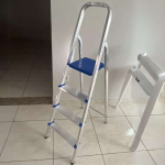 Escada Alumínio 4 Degraus Mor na Amazon