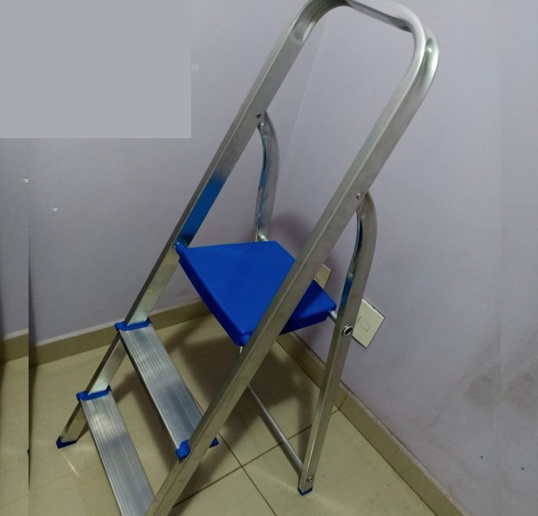 Escada Mor 5101 em Alumínio com 3 Degraus na Casas Bahia