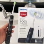 Escova de Dente Elétrica Philips Colgate SonicPro 50  Por: Recarregável, bivolt, com 2 refis e estojo de viagem na Amazon