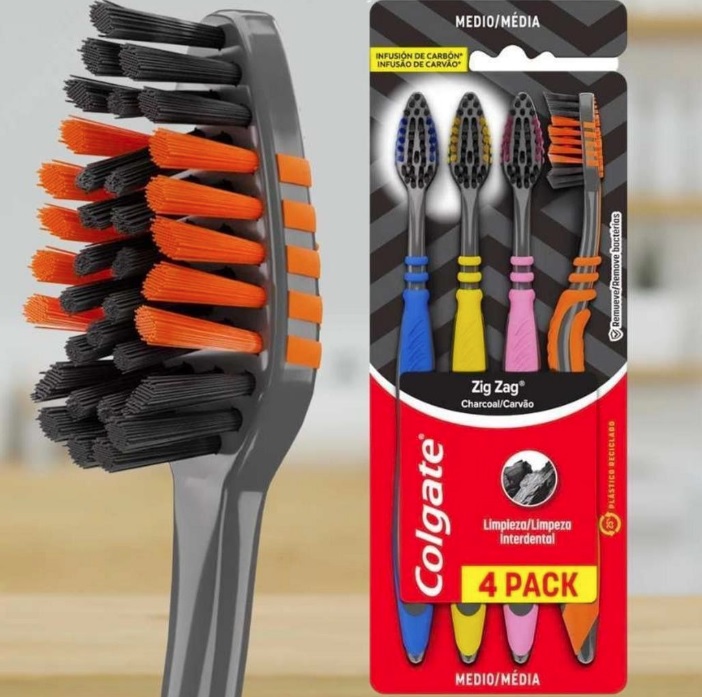 Escova Dental Colgate ZigZag Carvão 4 unid, CN07784A, Preto na Amazon