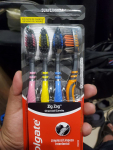 Escova Dental Colgate ZigZag Carvão, 4 unidades na Amazon