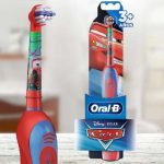 Escova Dental Oral-B Disney Pixar Carros + 2 Pilhas AA na Amazon