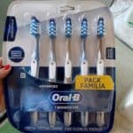Escova Dental Oral-B Pro-Saúde 7 benefícios - 5 Unidades na Amazon