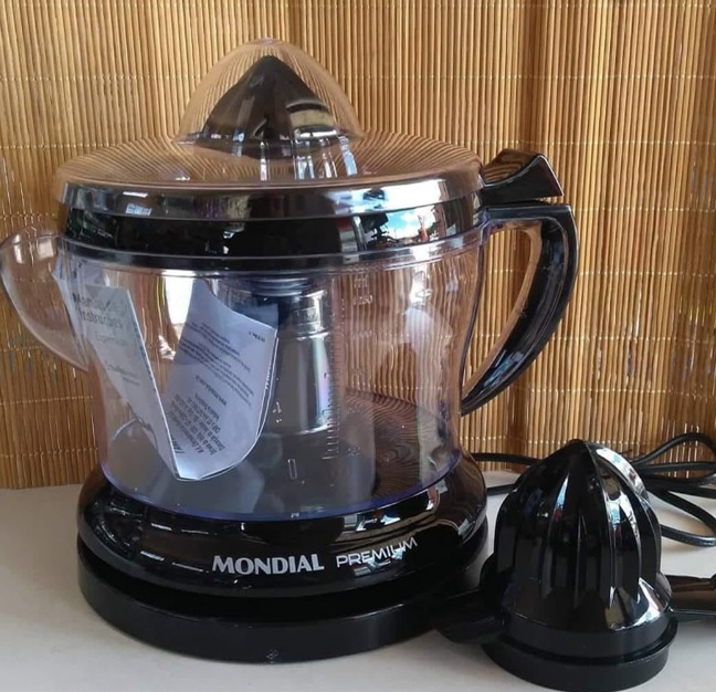 Espremedor de Frutas Mondial, Turbo Citrus Premium, 220V, Preto, 30W – E-02 na Amazon