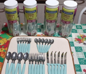 Faqueiro Tramontina Ipanema com Lâminas em Aço Inox e Cabos de Polipropileno Menta com Pote Plástico 30 Peças na Amazon