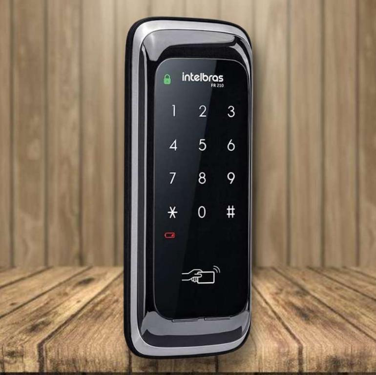 Fechadura Digital FR 210 Preto Intelbras na Amazon