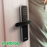 Fechadura Smart de Embutir com Maçaneta IFR 3000 Preto Intelbras na Amazon