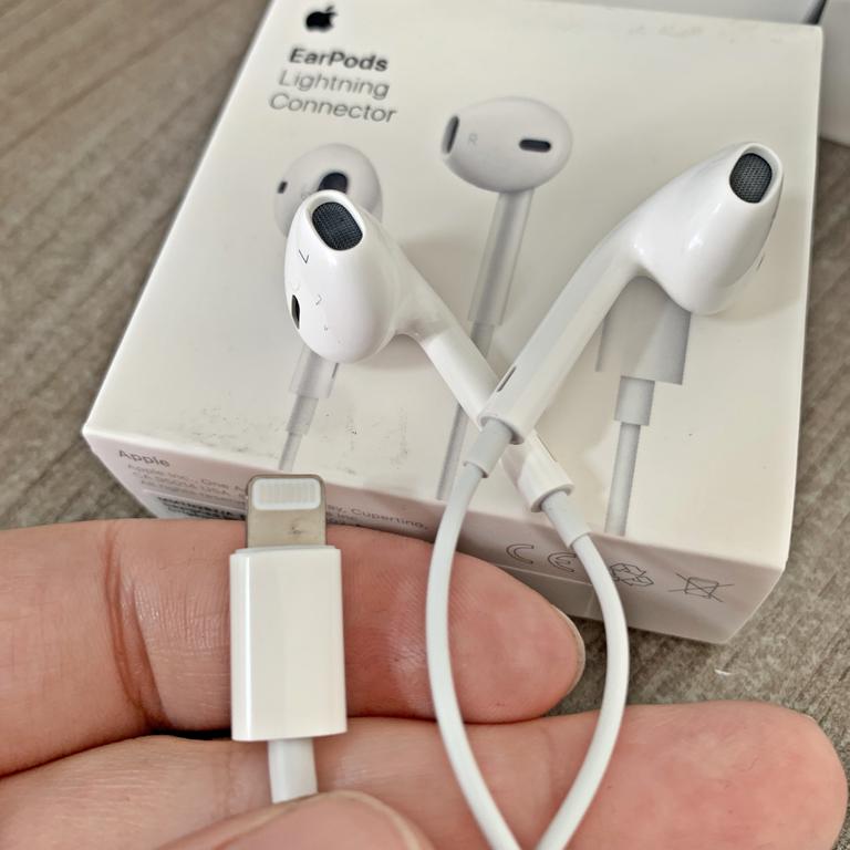 Fone de Ouvido EarPods com Conector Lightning Apple, Branco – MMTN2BZ/A na Magazine Luiza