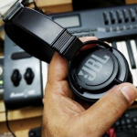 Fone de Ouvido JBL C300SI On Ear Preto – JBLC300SIBLK na Amazon