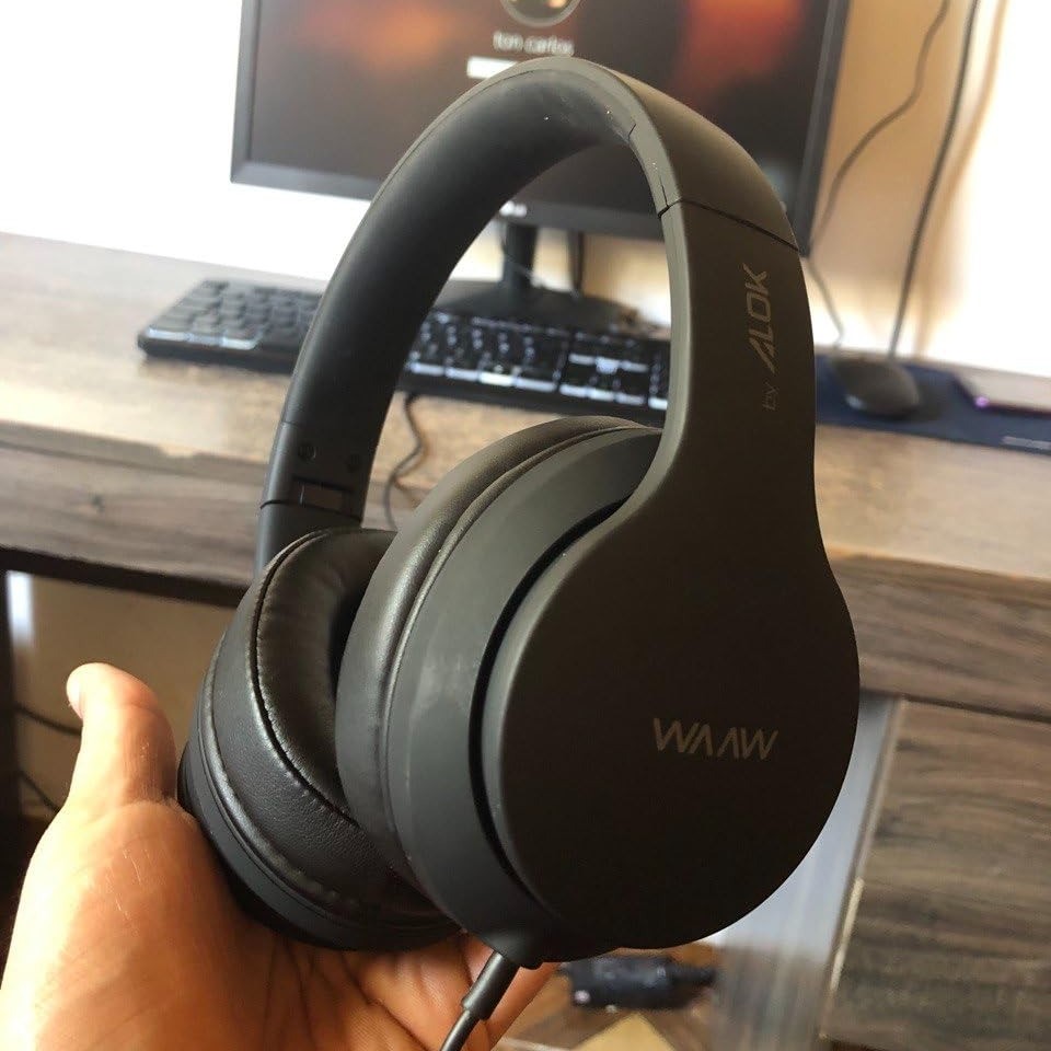 Fone de Ouvido WAAW by ALOK SENSE 100HW Over Ear, Dobrável, Cabo 1,2m e Microfone Integrado, Preto e Verde, Regulável na Amazon