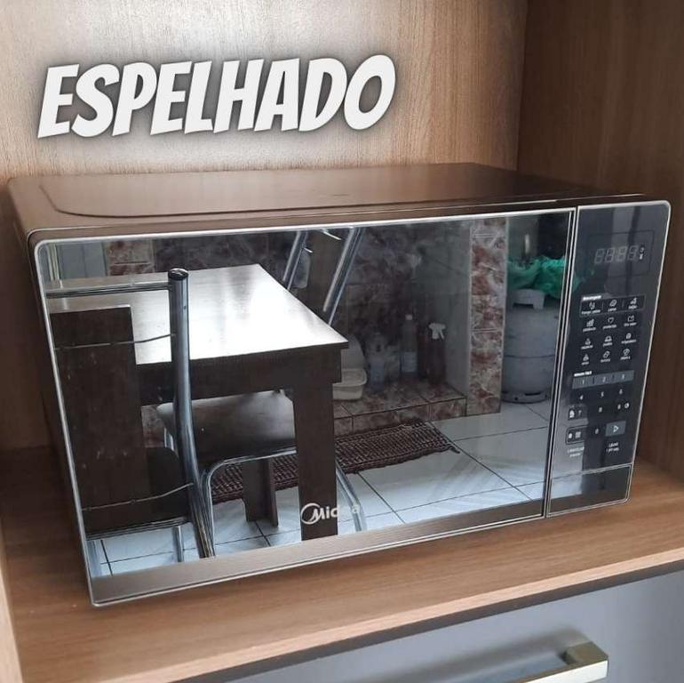 Forno Micro-ondas 20L Prata Espelhado Midea MRAE22 na Amazon
