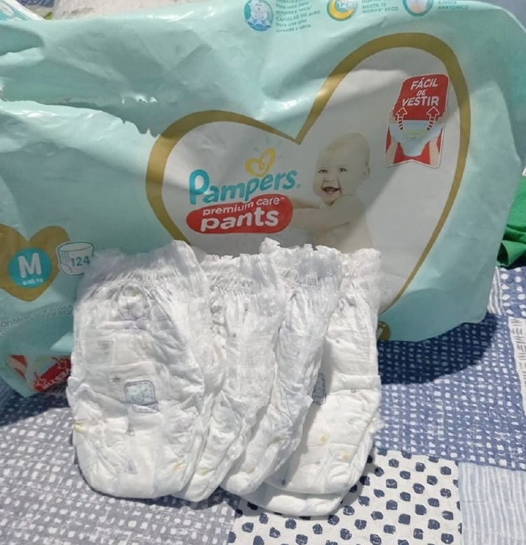 Fralda Pampers Pants Premium Care M 124 unidades na Amazon