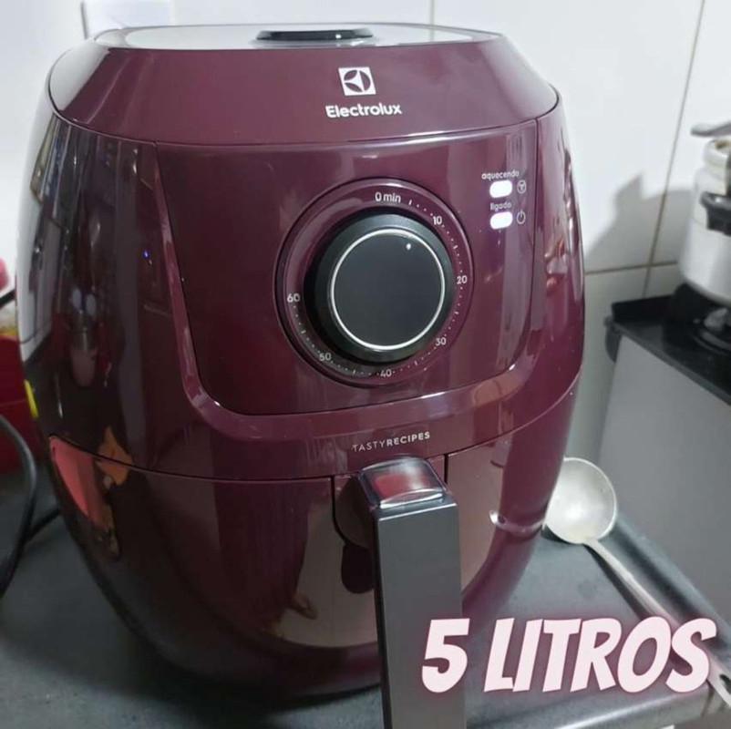 Fritadeira Elétrica sem oleo Electrolux Airfryer 5L 8 receitas pré-sugeridas desligamento automatico cesto removivel 1700W EAF51 vermelho escuro por Rita Lobo na Amazon