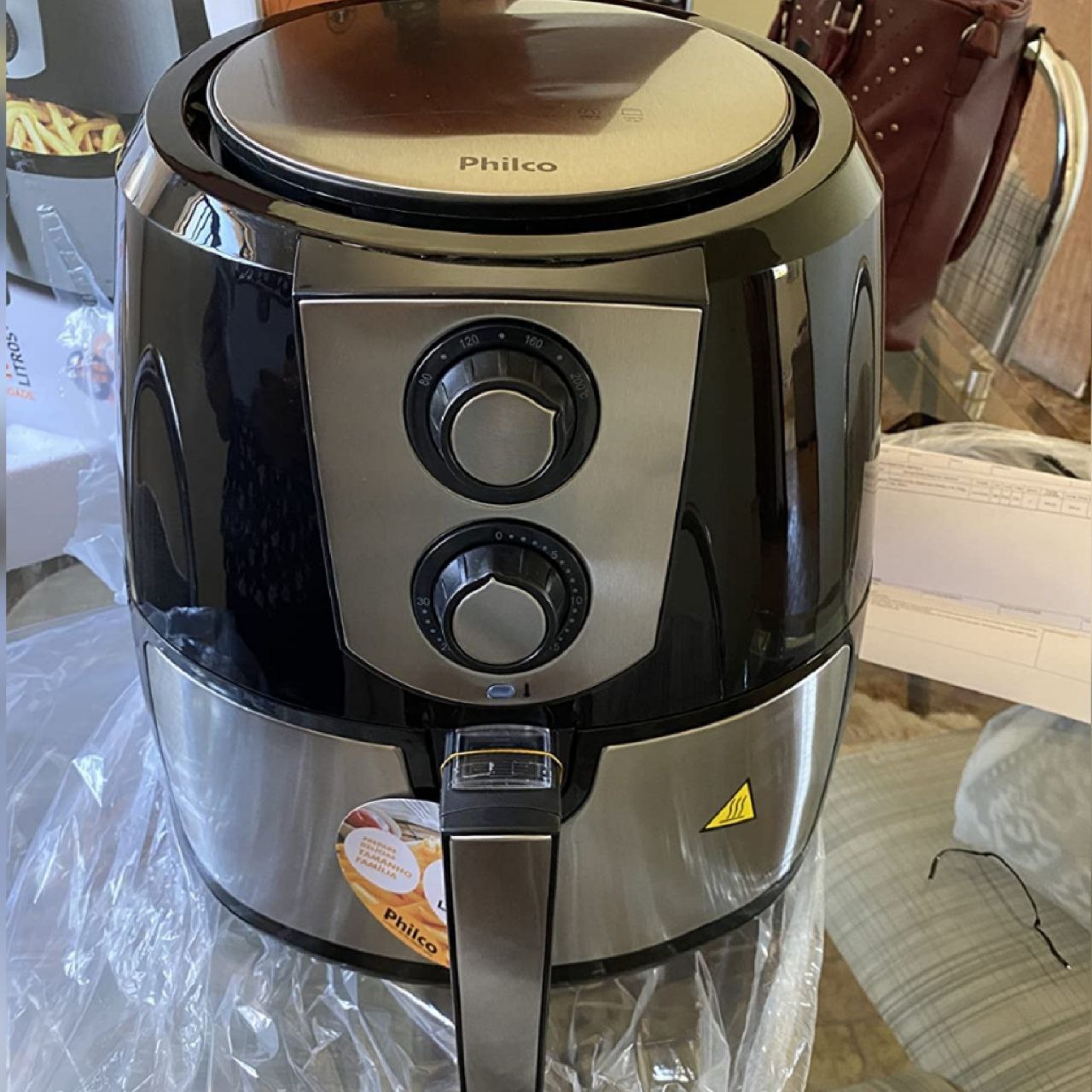 Fritadeira Philco Air Fryer Preto Inox 5.5L PFR06 127V na Amazon