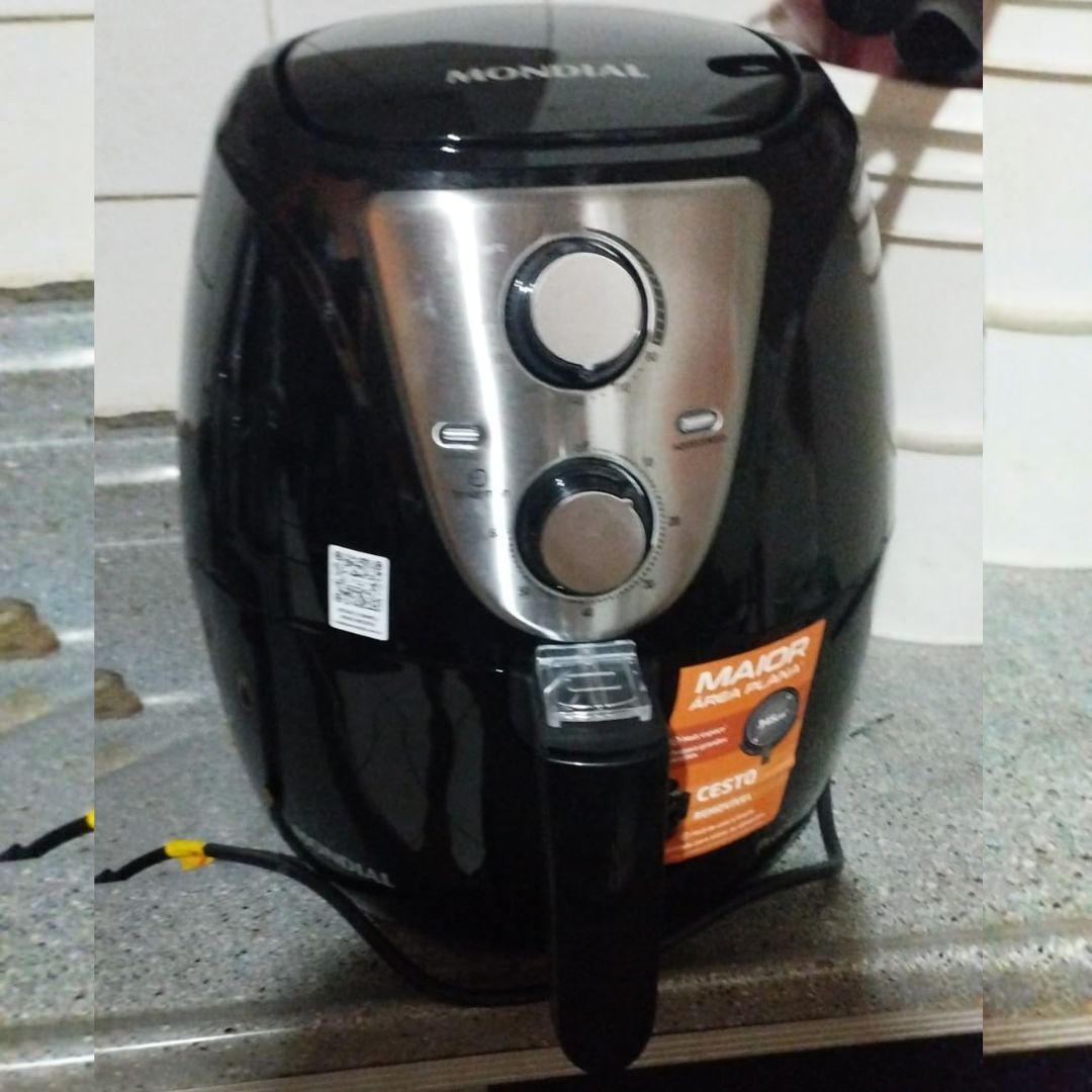 Fritadeira Sem Óleo Air Fryer Pratic 3,6L, Mondial, Preto/Inox, 1500W – AF-36-BI na Amazon