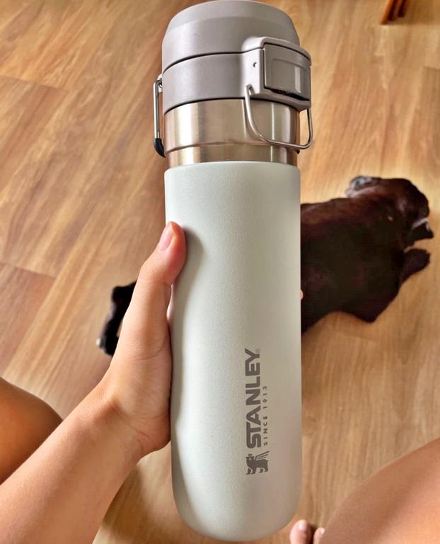 Garrafa Stanley GO The Quick Flip GO, Glass, 709 ml na Amazon