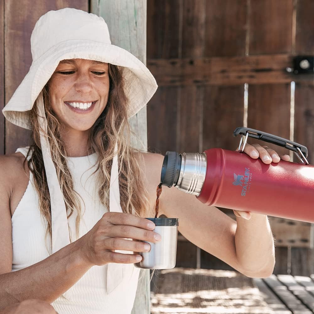 Garrafa Térmica Classic Matte Red | 0,95L na Stanley