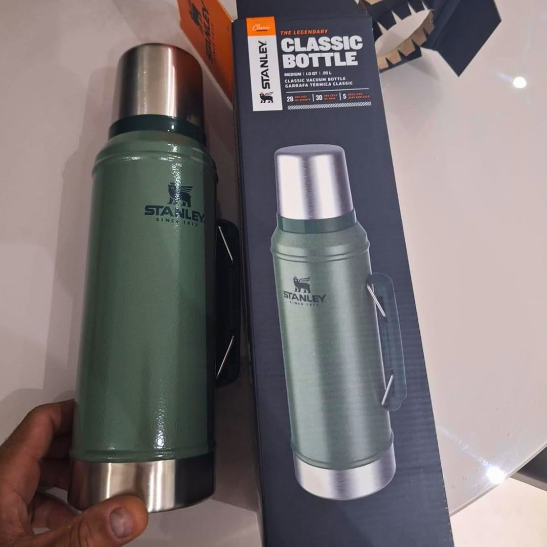 Garrafa térmica Classic Stanley 950ml na Amazon