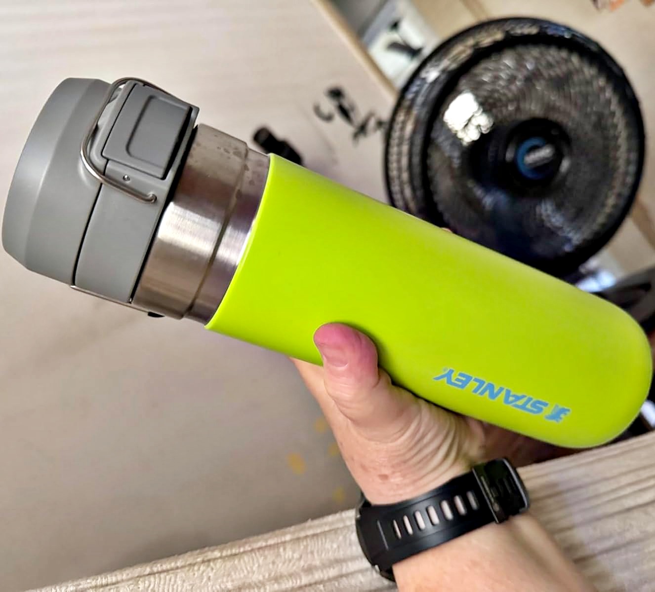 Garrafa térmica Quick Flip Stanley|710ml – Bright Lime na Amazon