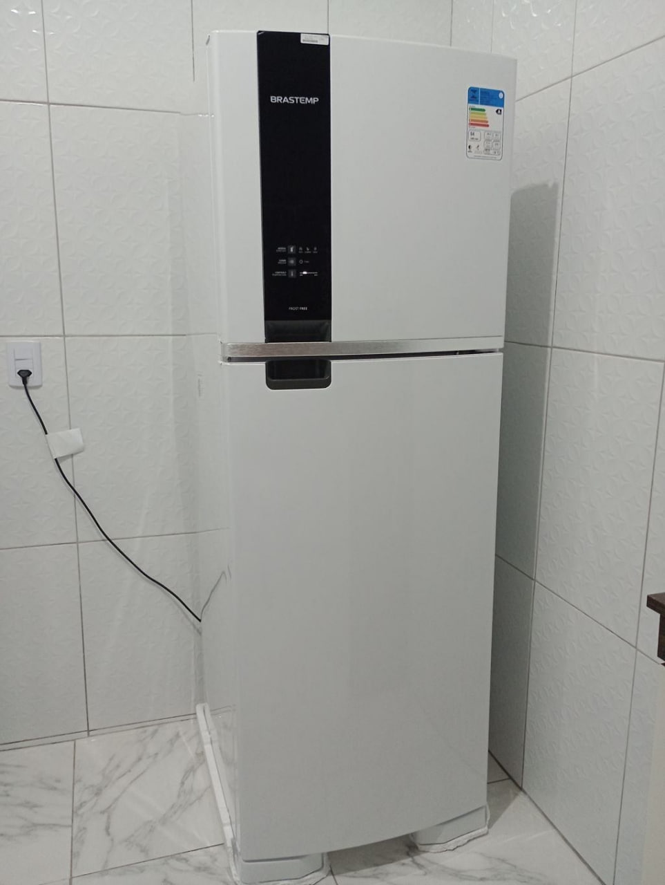 Geladeira Brastemp Frost Free Duplex 375 litros cor Branca com Espaço Adapt – BRM45JB na Brastemp