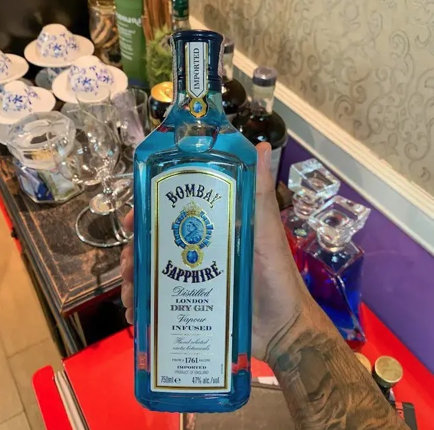 Gin Bombay Sapphire Dry London 750 ml na Casas Bahia